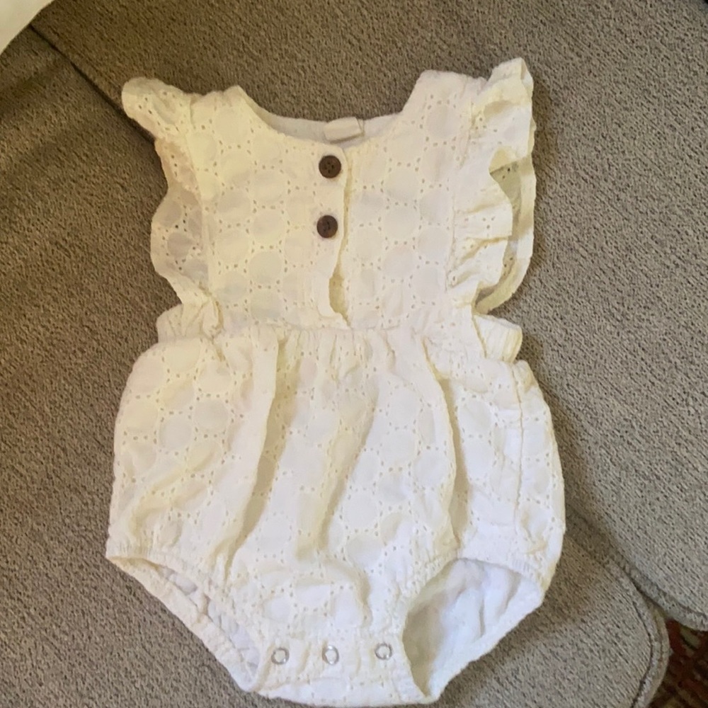 Infants 0-3 months, circle lace onesie.